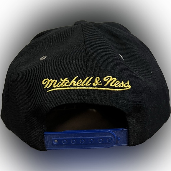 Los Angeles Lakers Mitchell & Ness Snapback Hat - Picture 4 of 5